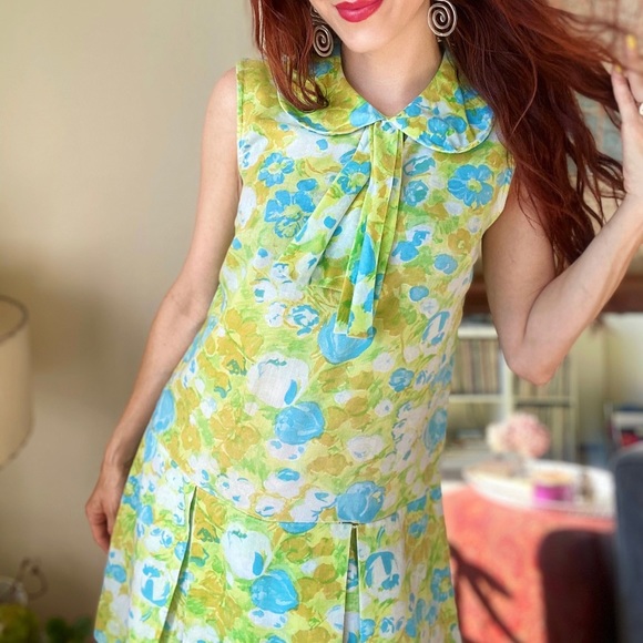 Vintage Floral Playsuit / Romper W/ Peter Pan Collar - Picture 3 of 14